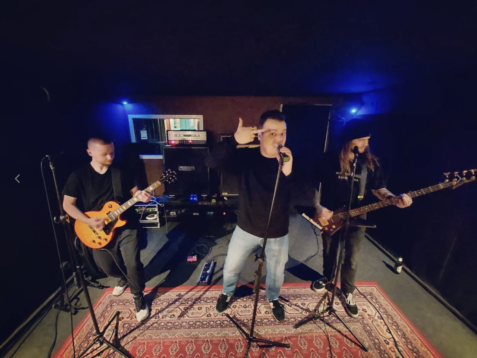 Zespół podczas próby w MZx Studio