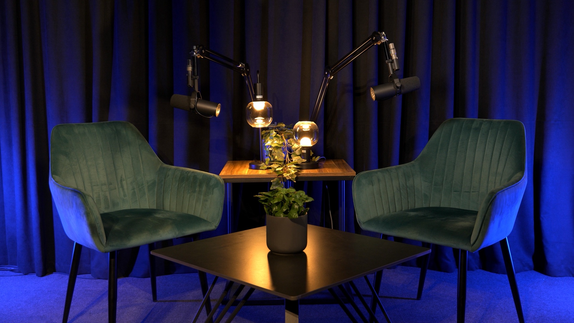 Studio B — oświetlenie niebieskie