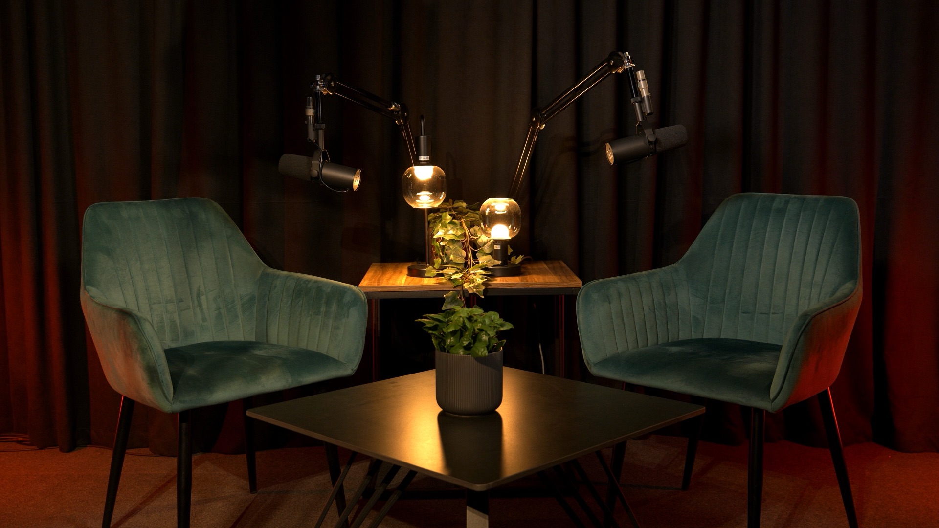 Studio B — oświetlenie czerwone