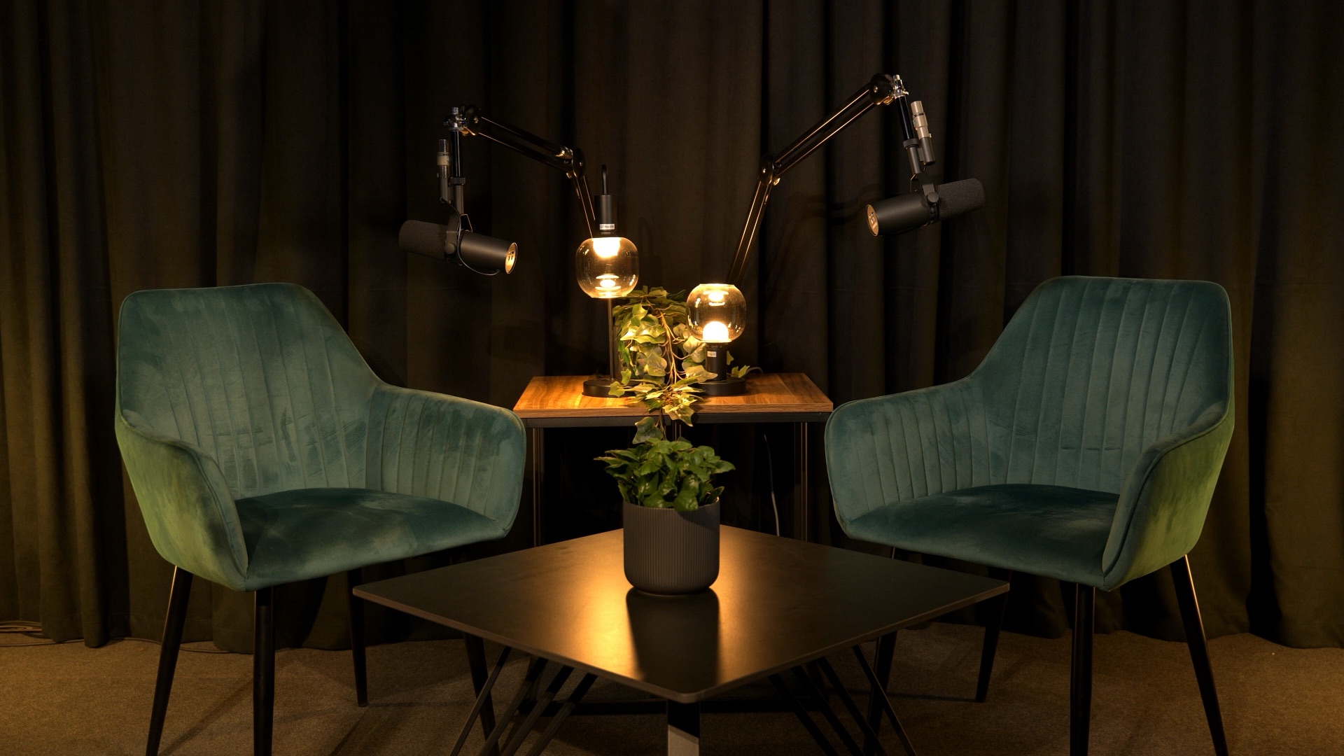 Studio B — oświetlenie ciepłe