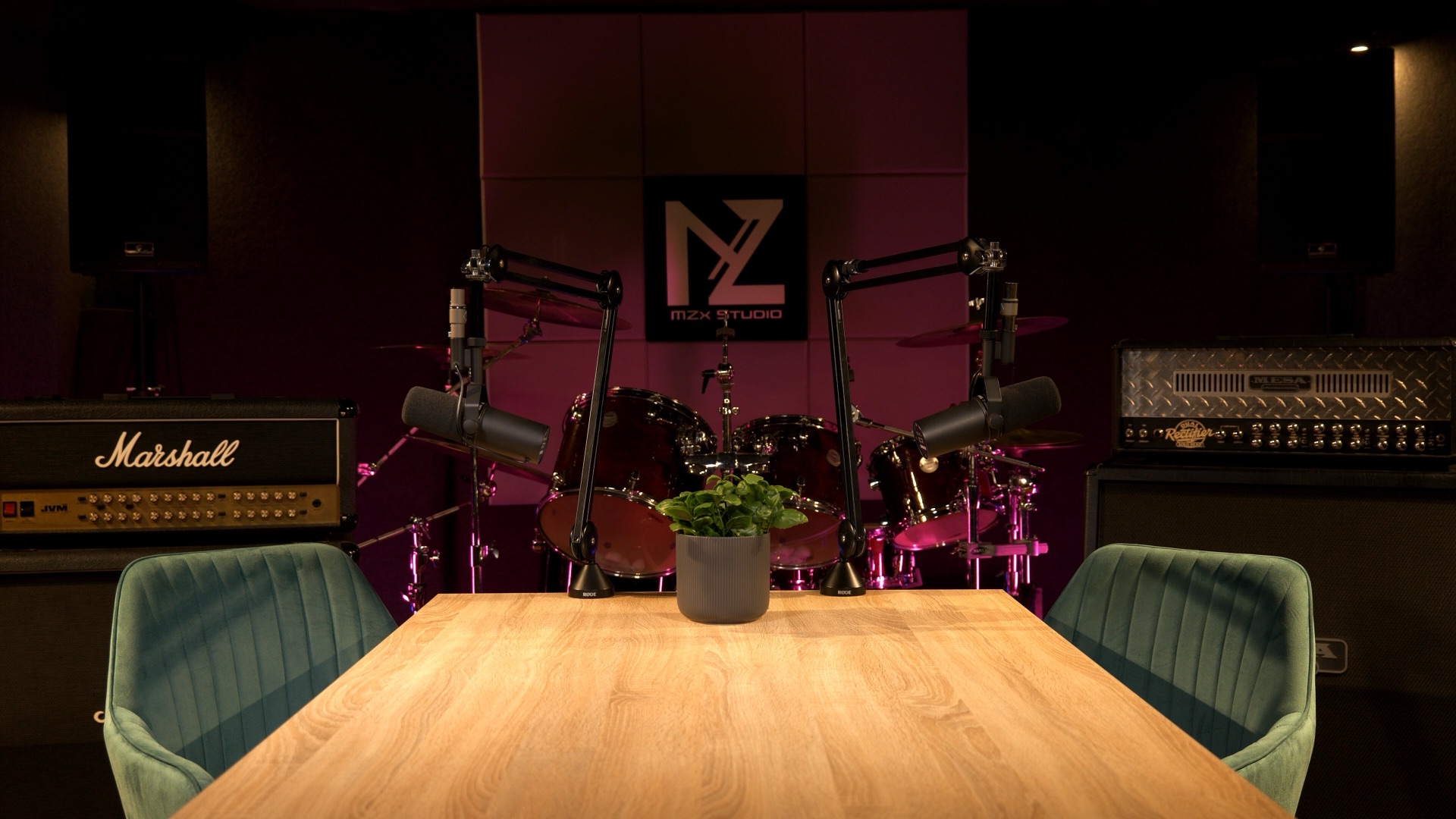 Studio C — oświetlenie różowe